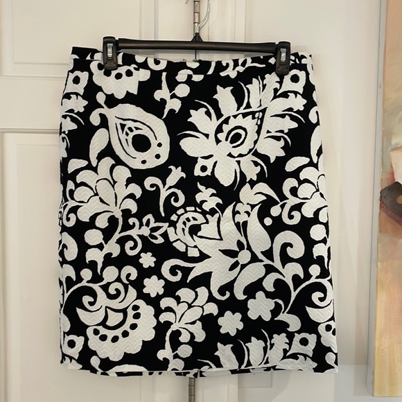 Talbots Dresses & Skirts - NWT Talbots Woman 16W Black White lined skirt Adorable!
